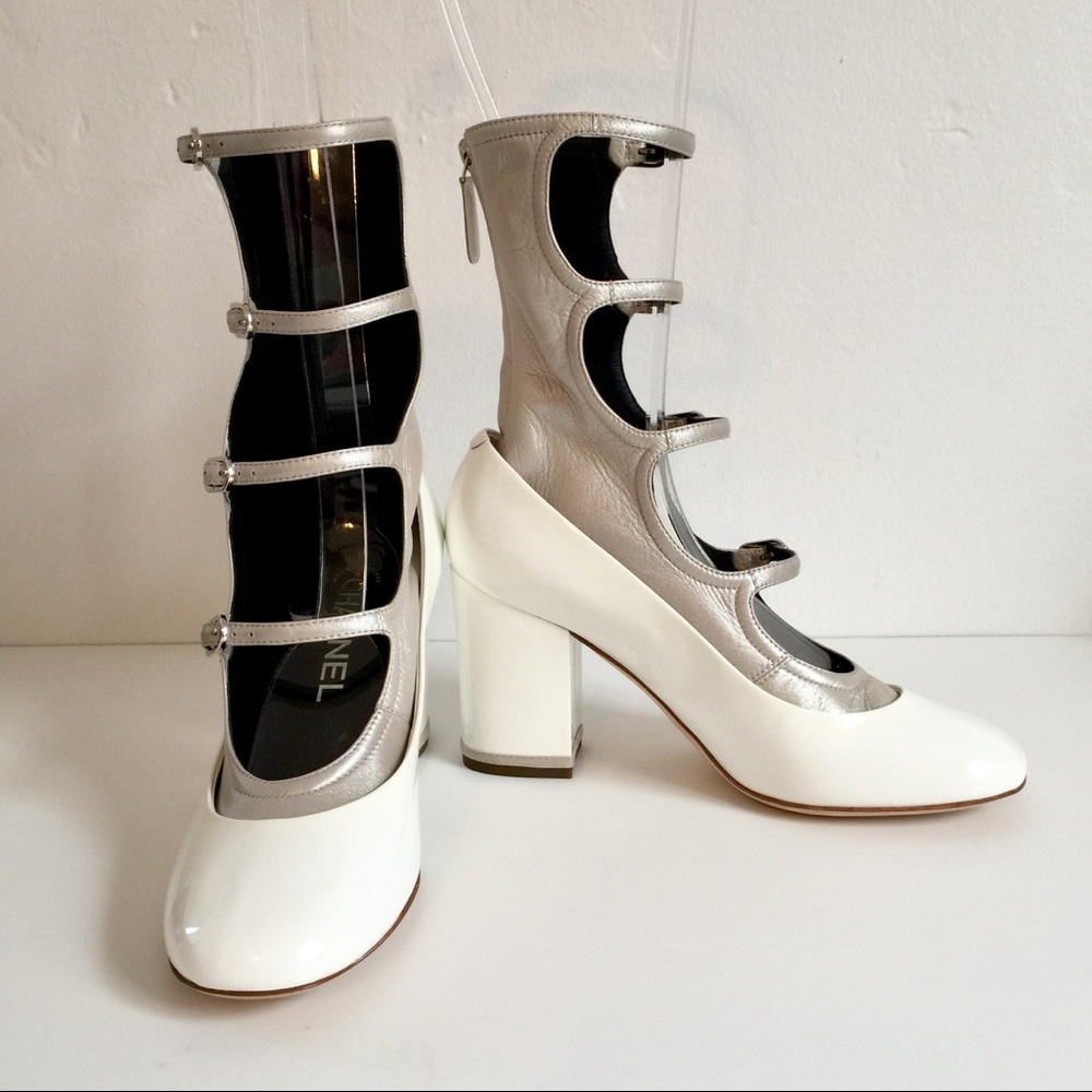 RARE NWT CHANEL WHITE PATENT PUMP WITH LAMBSKIN GLADIATOR INSET - Picture 11 of 13